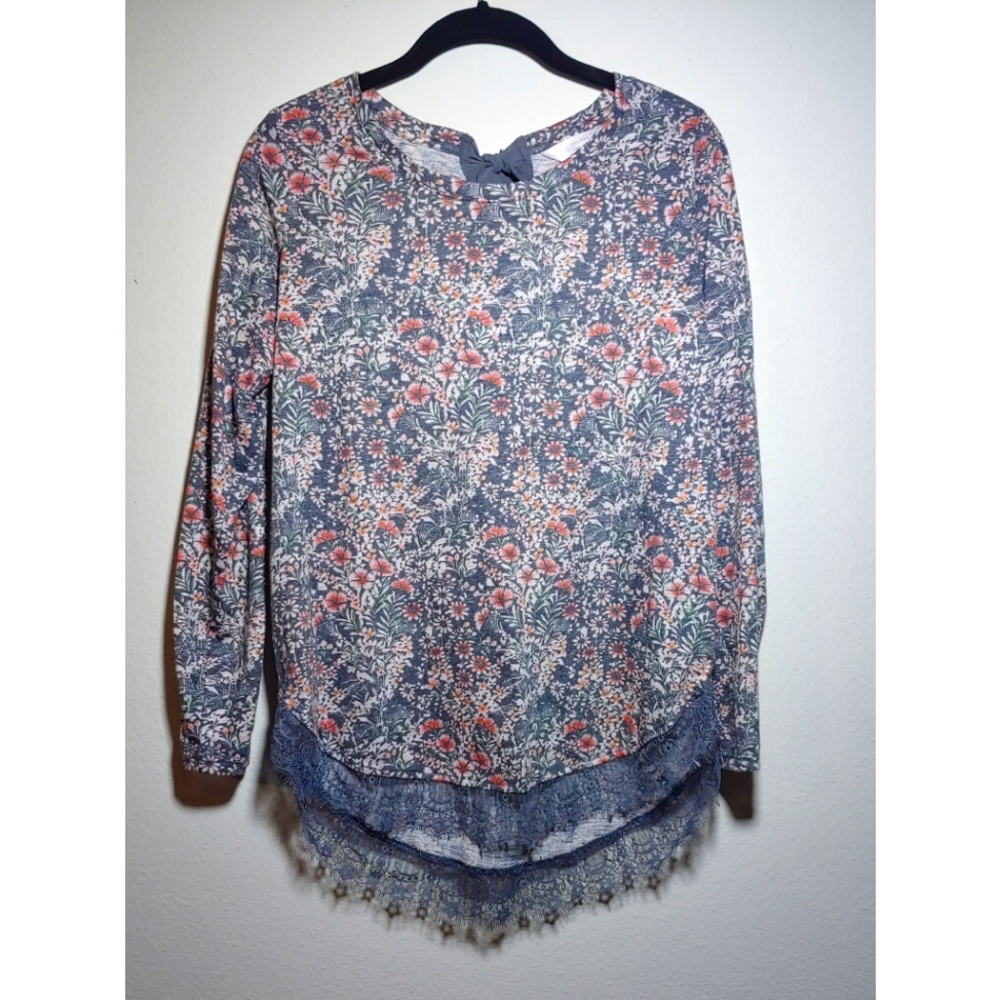 Women's blouse, floral, lace. Xs